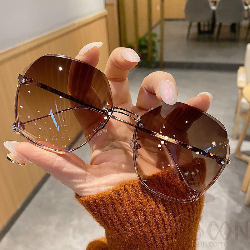 Sunglasses (for women)