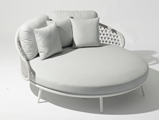 Cuddle round bed